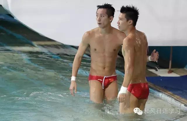 他们不穿衣服比穿着衣服更帅，哪个是你的菜？