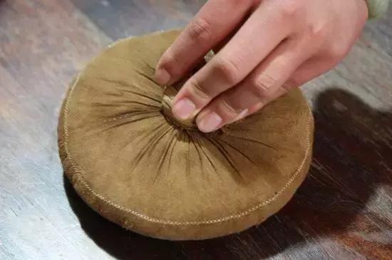 机器压茶饼,全自动40吨压茶饼机视频