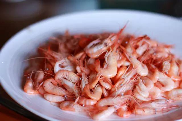 唔使搵啦！人均40元连电视台著名主持人都Hold唔住过来搵食