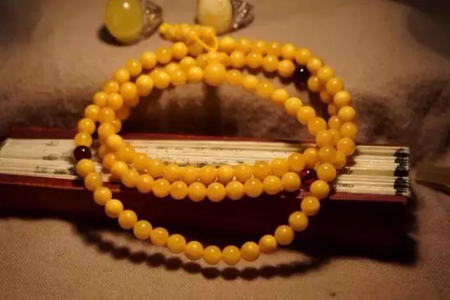 蜜蜡的保养与鉴别方法视频教程,鉴别蜜蜡的紫光灯365和395区别