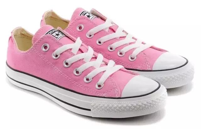 忘记你的小白鞋吧！现在是小粉鞋当道