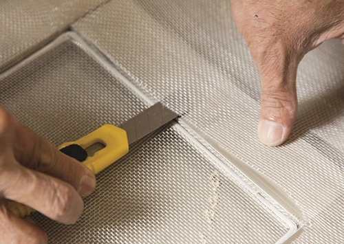 折叠隐形纱窗拆卸更换方法视频,伸缩式纱窗自己更换窗纱视频