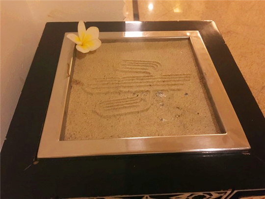 三亚旅行结婚纪念日,小两口结婚纪念日在家过二人世界