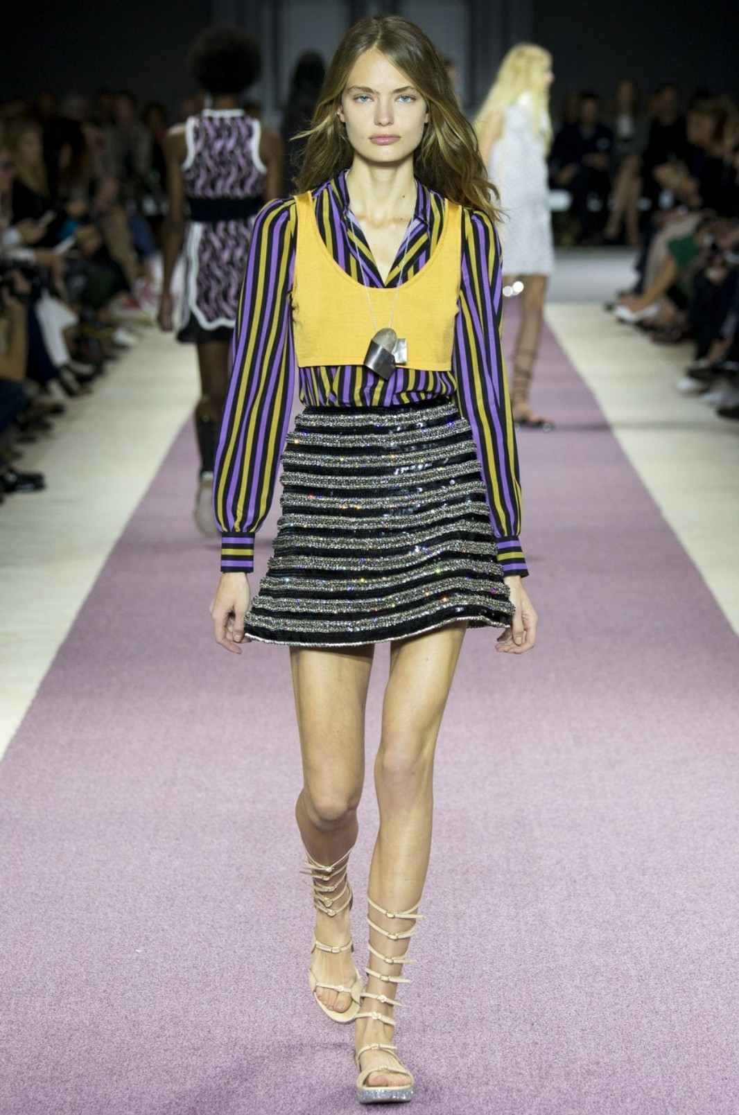 教你美|抓住夏天的尾巴，条纹也有新花样