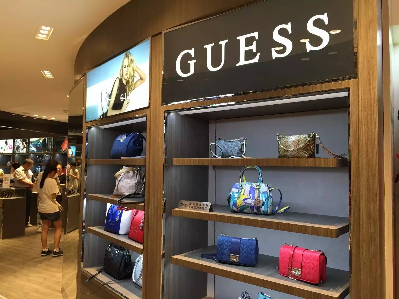 上海市内免税店购物条件,上海市进口商品免税店