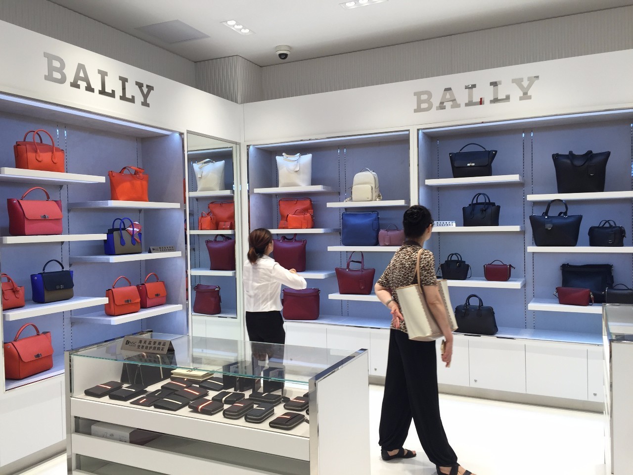 上海市内免税店购物条件,上海市进口商品免税店