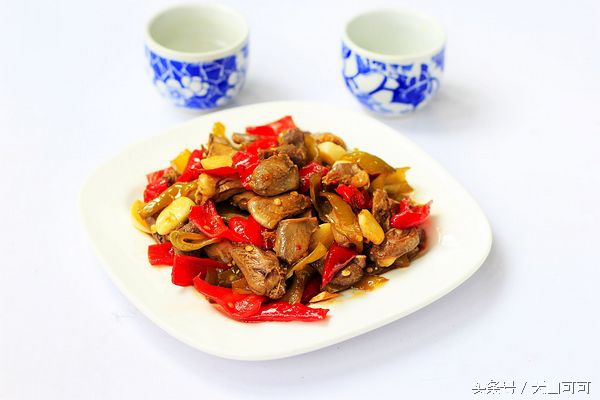 鸡杂炒酸辣椒做法,火爆鸡杂怎么炒又嫩又好吃