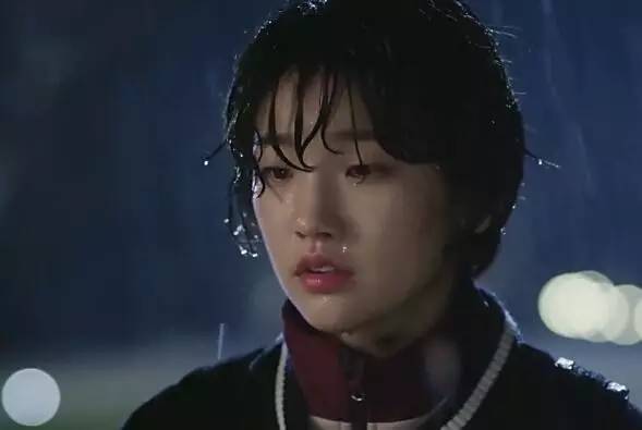 丁一宇安宰贤谁帅,一个单眼皮丑女生