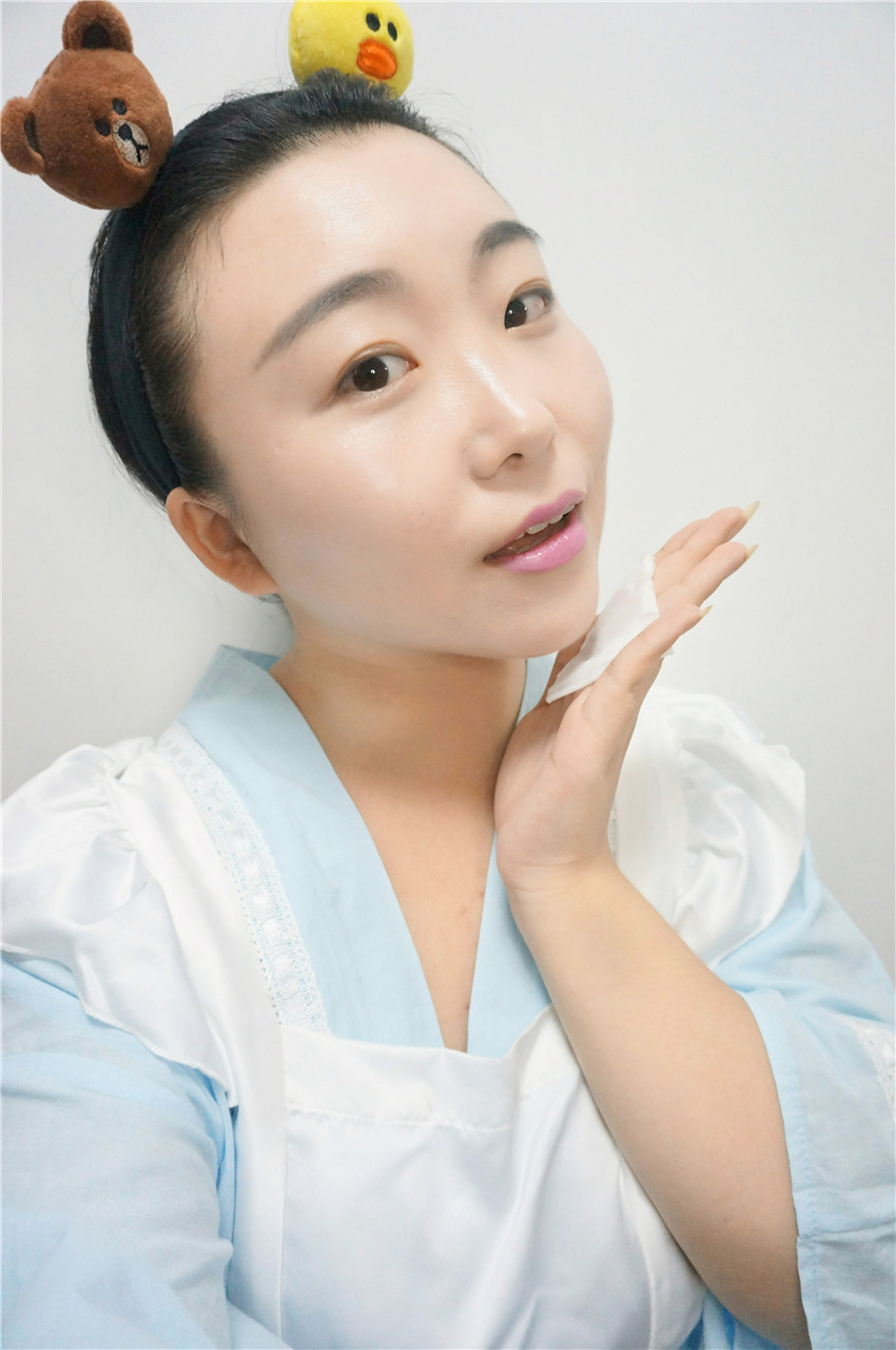 自然堂蓝瓶补水保湿水乳,适合油肌肤夏天用的自然堂冰肌水