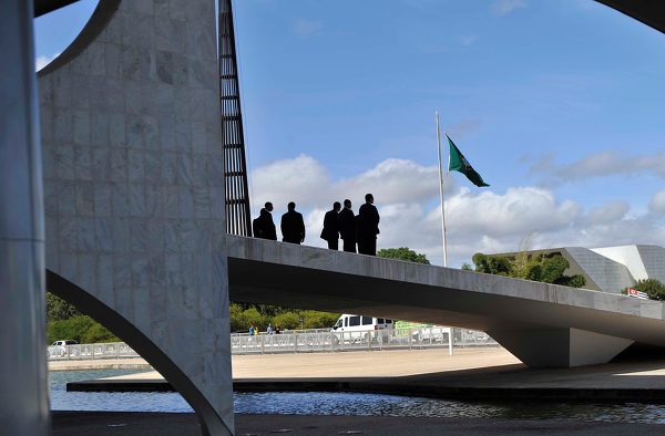 走进神秘的巴西总统府，黑衣警卫寸步不离