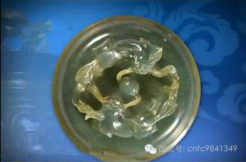 台湾老伯的香炉当玻璃工艺品祖传几代人，幸好没仍。