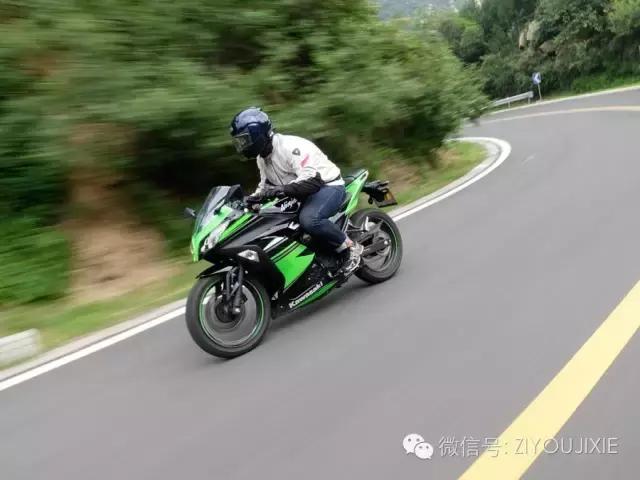 2017款ninja250和18款,ninja250排气四缸对比r6