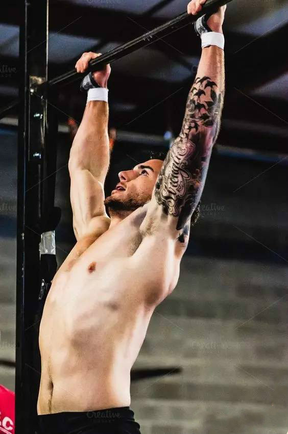 手臂不一样大什么原因引起,手臂不均匀是怎么回事