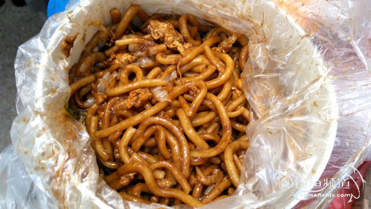 跑鱼断钩的视频,跑鱼断竿