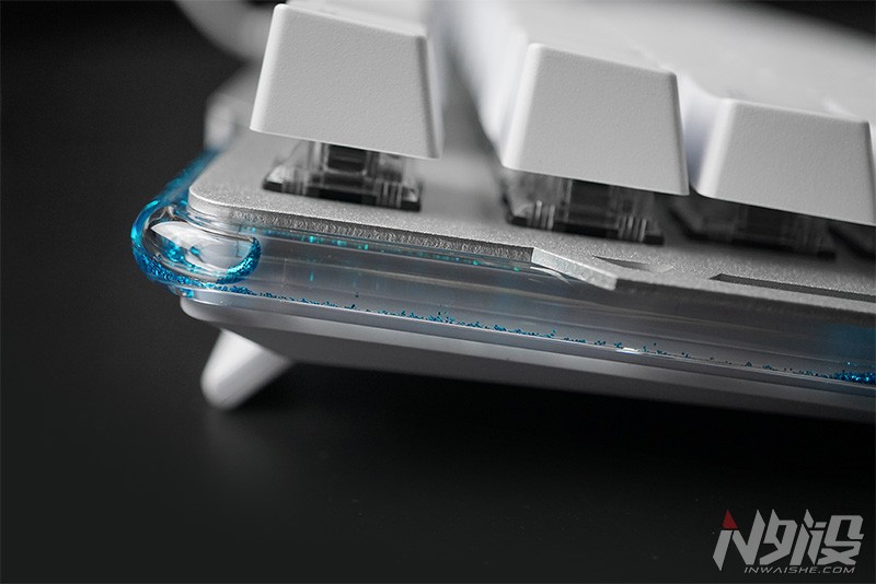 键盘也玩水冷?达尔优水耀EK815机械键盘拆解评测