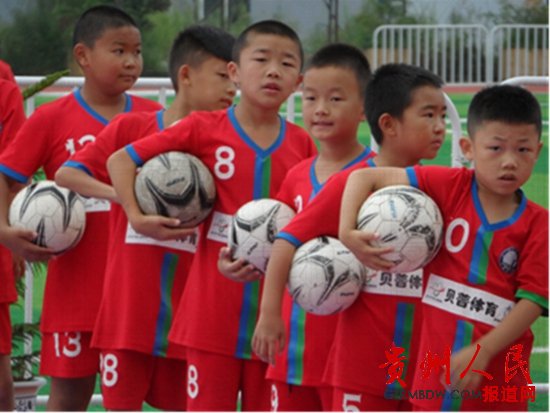 “省黔.诗乡杯”五人制足球赛在绥阳诗乡运动场开幕