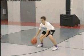 不需要变向就能完成的过人动作,变向过人教学绝对把人晃倒