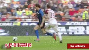 托蒂凌空爆射任意球,十大任意球gif