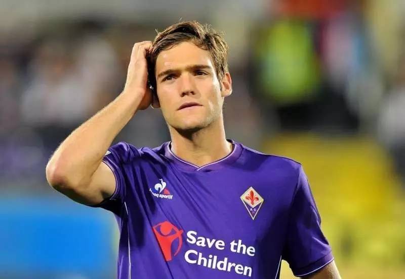 天啦噜~博格巴正同比伯前女友交往，这画风~