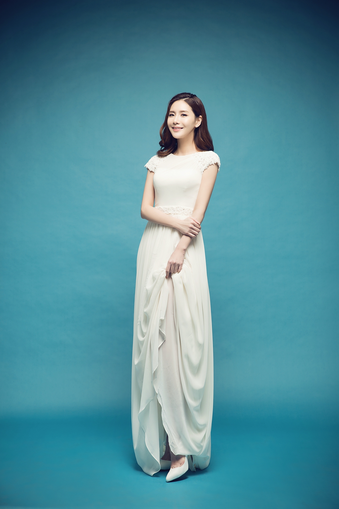 婚纱照姿势的摆法女士,拍婚纱照姿势是自己摆吗