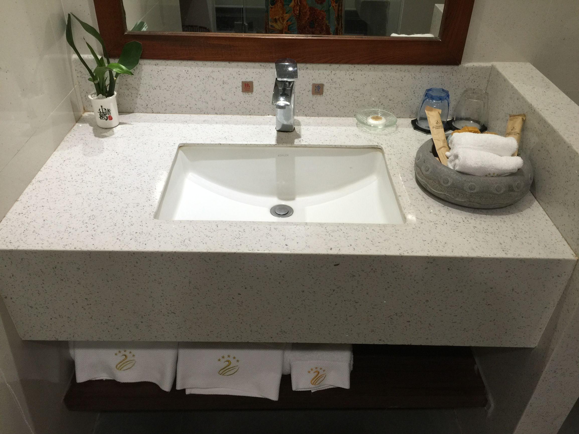 雷州樟树湾大酒店价格,雷州樟树湾大酒店有特大饭桌吗