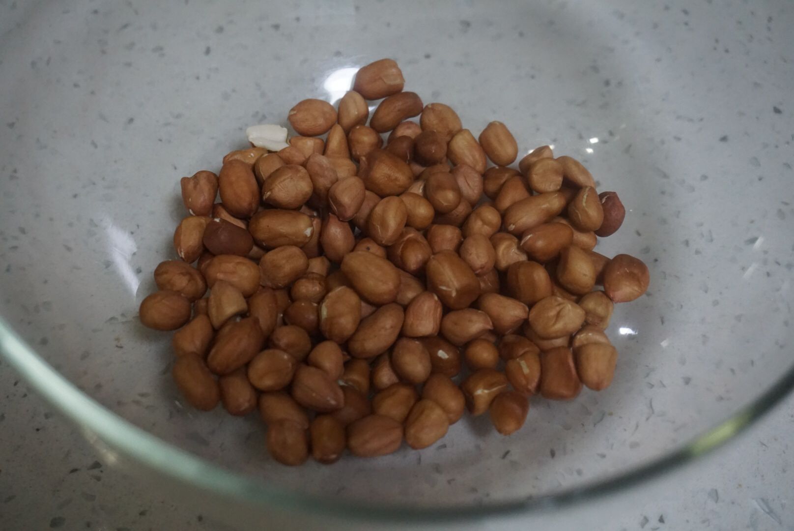 你在苍蝇馆子喝到的醇香又爽滑的花生露，咱在家用两元就能做一锅