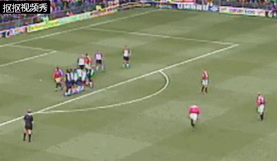 香蕉球怎么踢出弧线,足球怎么踢出香蕉球教学