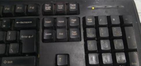 电脑主机能开机但是显示器没反应,电脑主机在工作但是显示器无信号