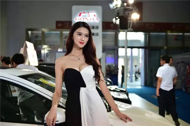 在兰州看车展怎么能错过这些如花似玉的车模呢？