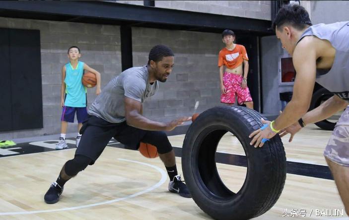 NBA顶级训练师运球是怎样的？疯狂的运球表演引爆你的视觉！