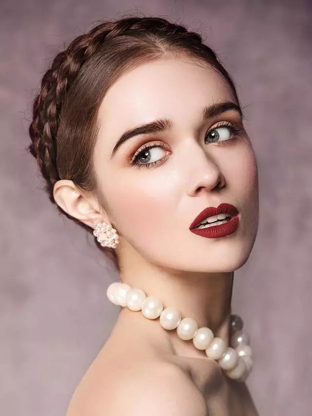 很适合复古风格的妆容,复古简单妆容化妆教程