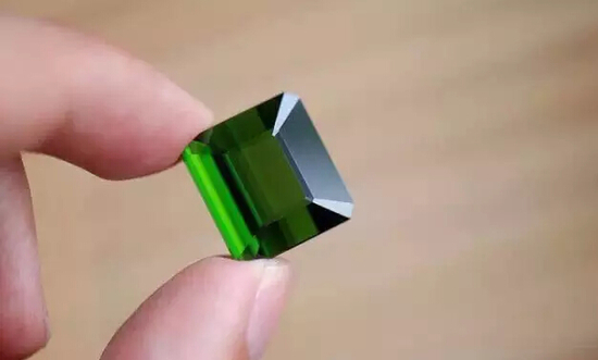 什么颜色的碧玺最好最值钱,哪种颜色的碧玺最值钱