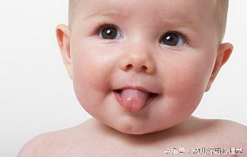婴儿舌头底下血管发紫是怎么回事,婴幼儿舌头发黑是怎么回事