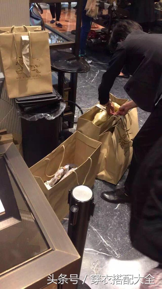 呀！终于知道代购多赚钱了，送给婆婆包的时候她说怎么不买lv