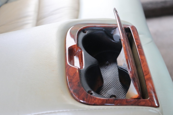 丰田皇冠athlete12代半,日本新款15代丰田皇冠