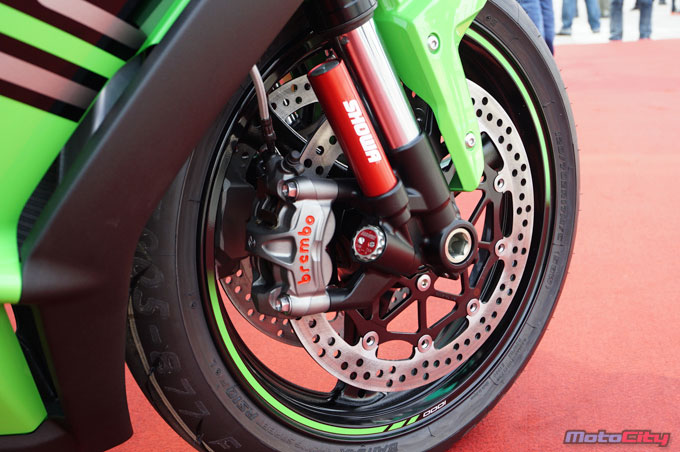 2010年川崎zx-10r多少个缸,川崎zx-10r新手可以驾驭吗