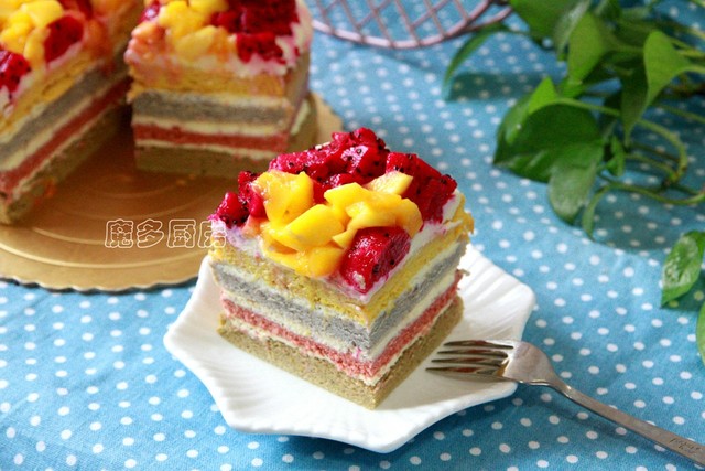 8寸彩虹慕斯蛋糕的做法全过程,周末在家给孩子做甜品图片