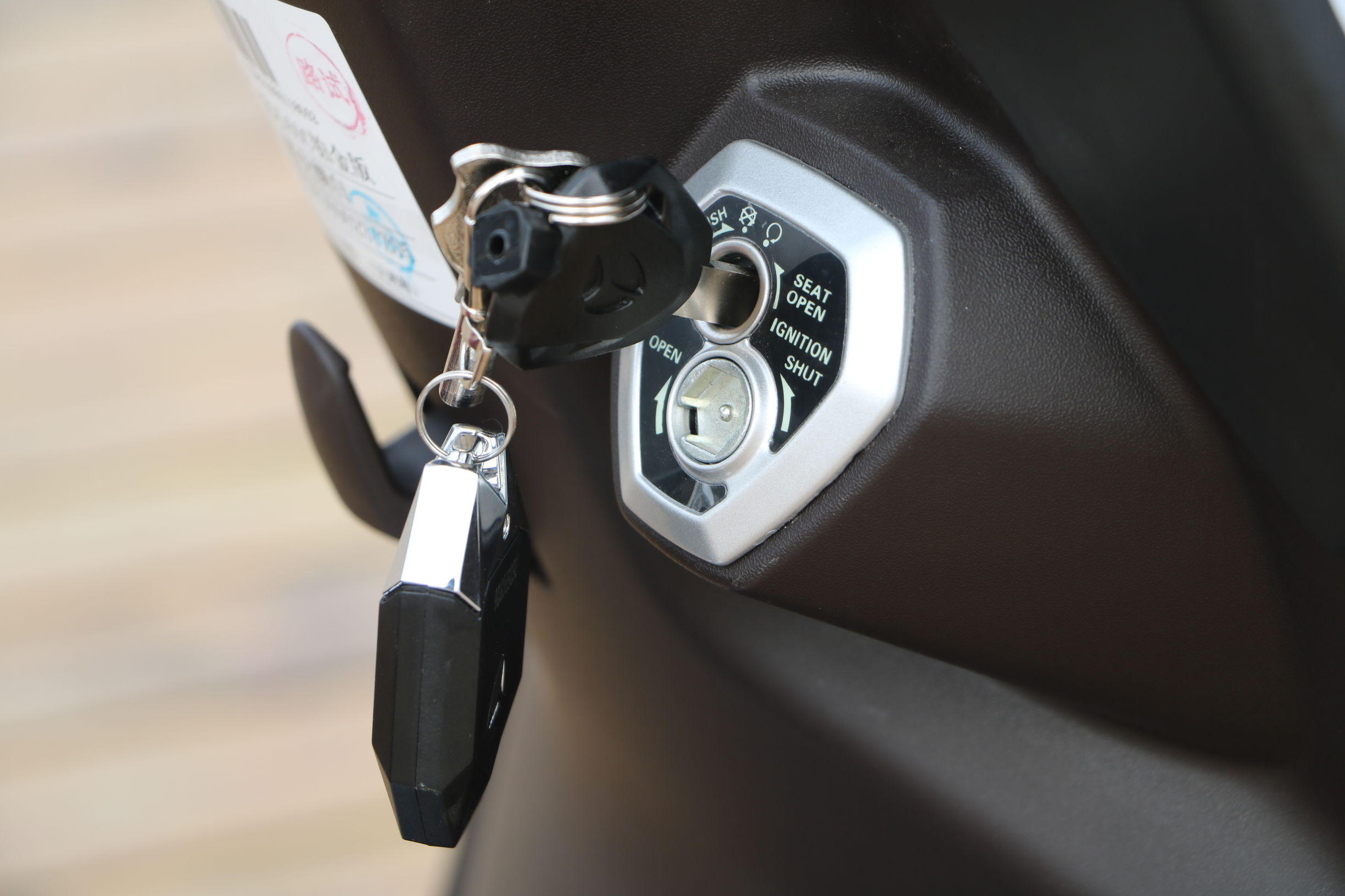 雅迪和小牛哪个更智能,雅迪比小牛更稳定