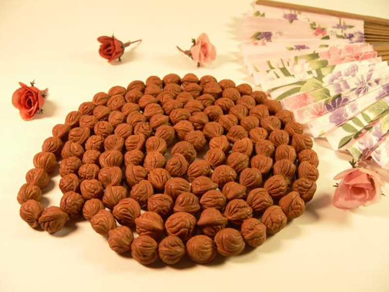 龙纹桃核手串18罗汉盘玩效果,桃核手串越盘越红起到什么作用