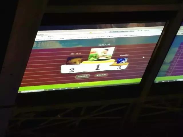 异域|中国首家无餐具的美式水货餐厅,就用你的双手大快朵颐