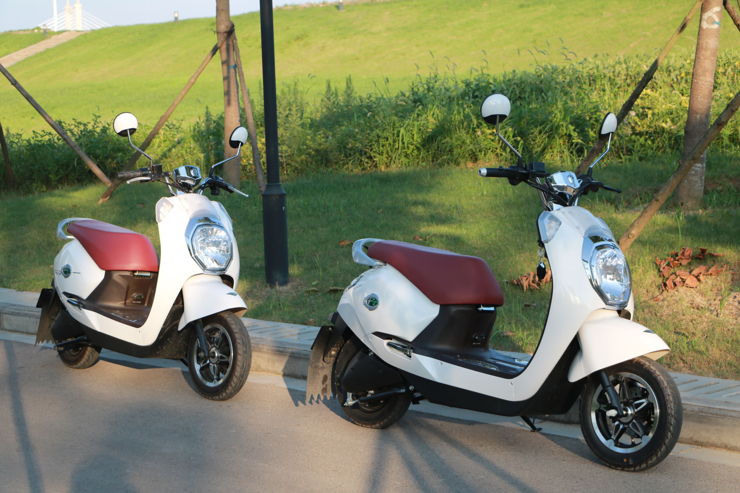 雅迪和小牛哪个更智能,雅迪比小牛更稳定