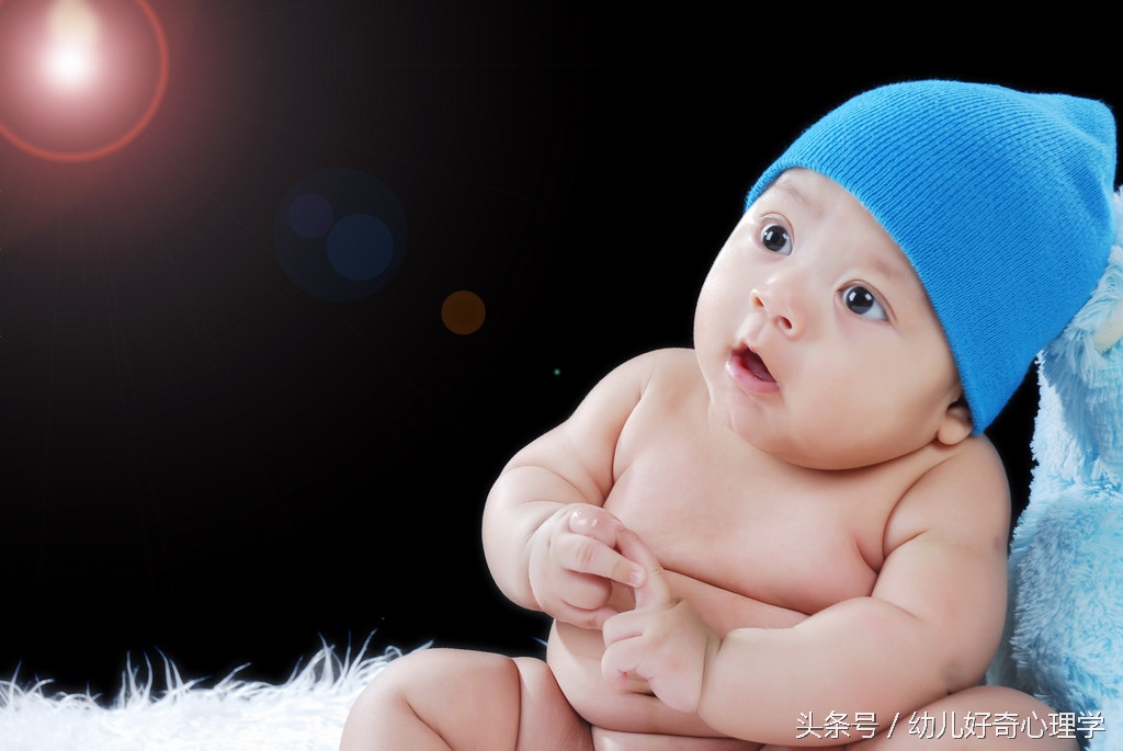 为什么刚出生的婴儿屁股青,出生宝宝为什么屁股黑青