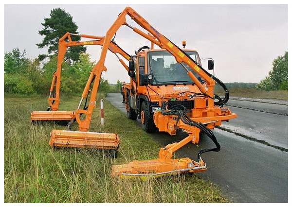 乌尼莫克六驱越野车,用军