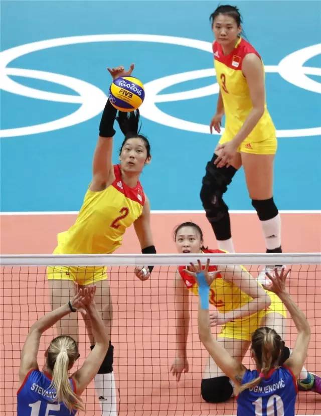 回顾中国女排十次登顶辉煌时刻,夺冠永不言败的女排精神