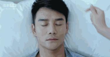 王凯给谁送过生日礼物,王凯过生日剧组给他惊喜