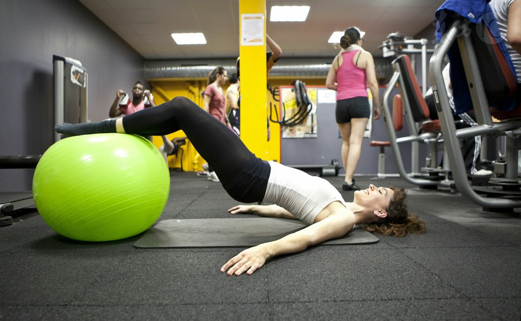 小说:男子踢球有灵气,如今竟毁在教练手中,直接变成了废物