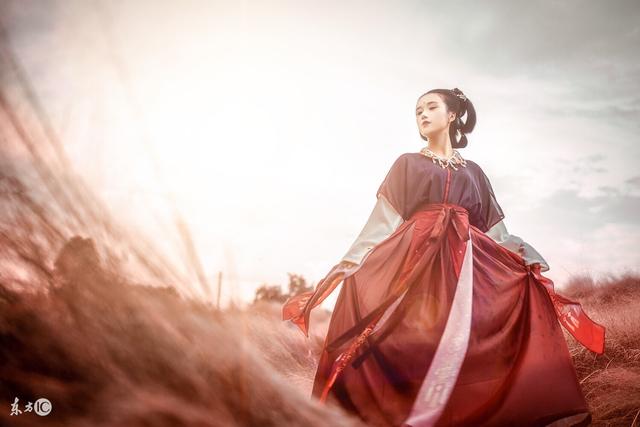 意外进入神秘空间的小说,小说她重生回年少