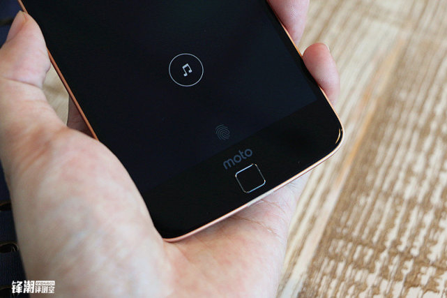 颠覆传统模块化大作:MotoZ上手评测
