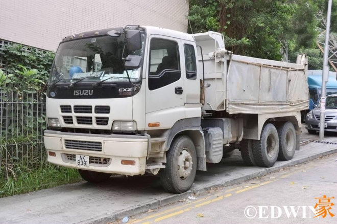 经典的日系卡车这里都有？香港街头某货运停车场实拍