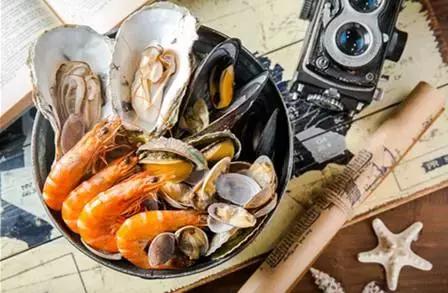 异域|中国首家无餐具的美式水货餐厅,就用你的双手大快朵颐